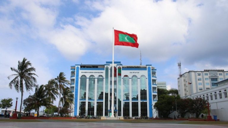 ޖިންސީ ކުށެއް ސާބިތުވި އަންހެން 2 ފުލުހަކު ވަޒީފާއިން ވަކިކުރަނީ