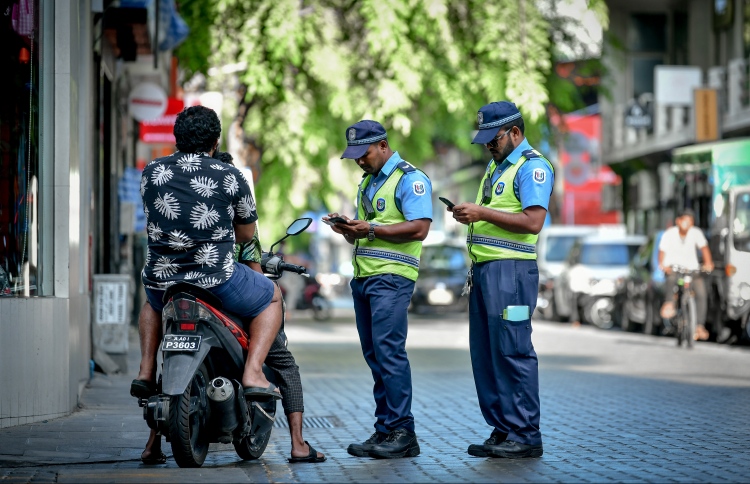 ފުލުހުންގެ ބެލުމުގެ ދަށުގައި ހުރި ސިނގިރޭޓް ކާޓަން ތަކެއް ވަގަށް ނެގި މައްސަލަ ފުލުހުން ބަލަނީ