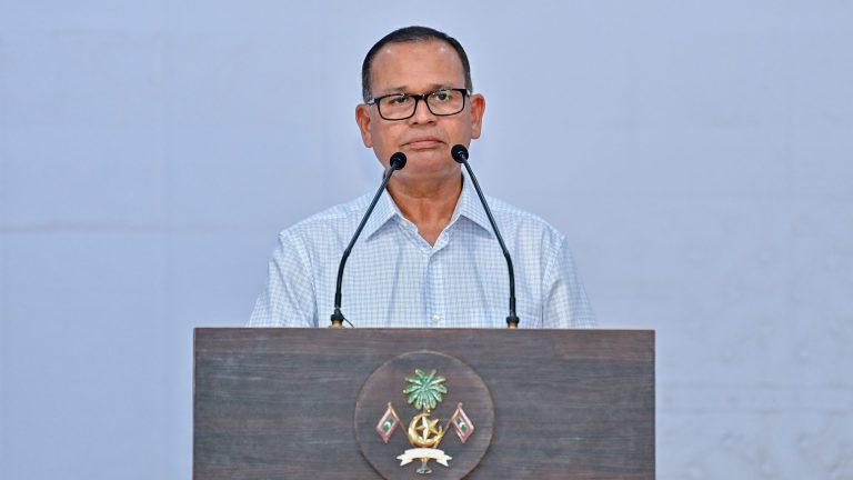 މިނިސްޓަރު އާދަމް ޝަރީފު ވެސް އިސްތިއުފާ ދެެއްވައިފި