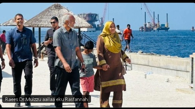 އަނބިކަނބަލުންނާއި ދަރިކަލުންނާއެކު ރައީސް ރަސްފަންނަށް ޒިޔާރަތް ކުރައްވައިފި