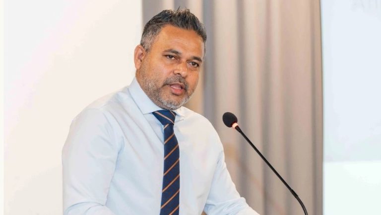 އަތޮޅުތެރޭގެ ތަރައްގީއަށް ރައީސް ކުރައްވަނީ އިހުލާސްތެރި މަސައްކަތްޕުޅެއް: ވަޒީރު
