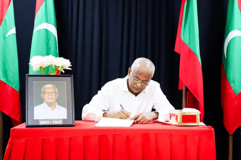 ކުރީގެ ރައީސް، އަލްމަރްޙޫމު މަޑުލު މުޙައްމަދު ވަޙީދުގެ ތަޢުޒިޔާގެ ދަފުތަރުގައި ލިޔުއްވައިފި