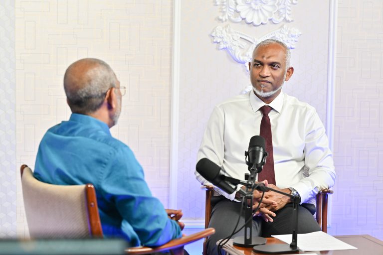 މެއި މަހުގެ 3 ވަނަ ދުވަހު ނޫސްވެރިންނާ ބައްދަލުކުރައްވަން ރައީސް ނިންމަވައިފި