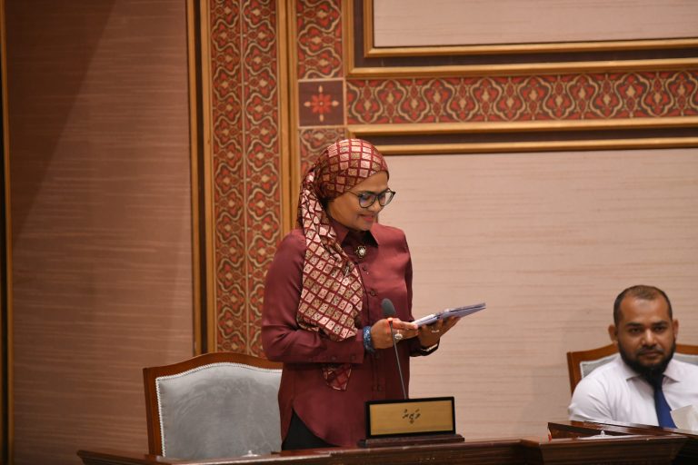 ކާޅާ ވާލައި އެކީ އުޅެން އަޅުގަނޑުމެން ދަސްކުރަންޖެހޭ، މިއީ ހަގީގަތް: މިނިސްޓަރު
