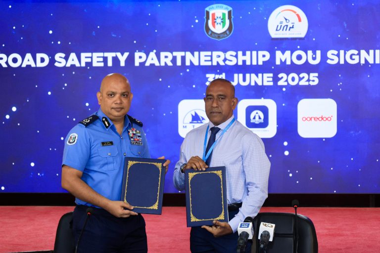ރޯޑް ސޭފްޓީ ޕާާޓްނަރުންގެ ގޮތުގައި ފުލުހުންނާއި ތިން ކުންފުންޏަކާ ދެމެދު އެއްބަސްވުމެއްގައި ސޮއިކޮށްފި