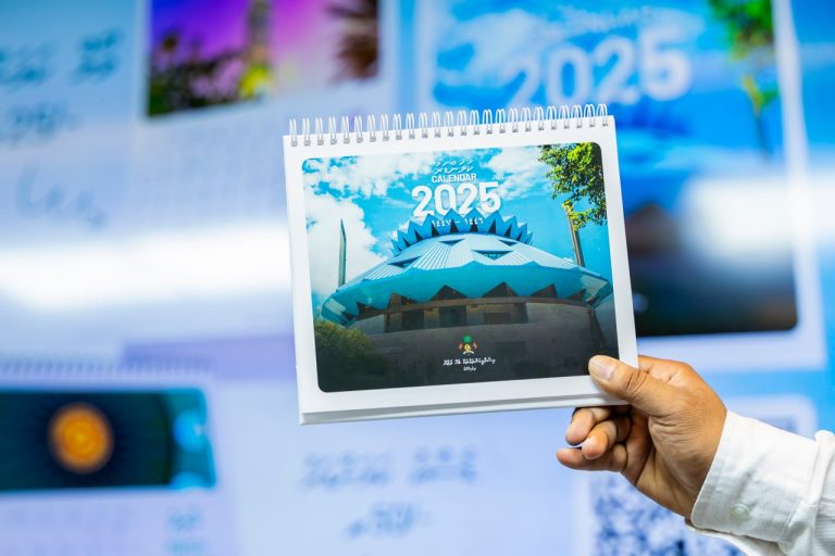 އަންނަ އަހަރުގެ ކަލަންޑަރުގައި ހިމަނާނެ ފޮޓޯތައް ހޯދުމަށް ‘ކަލަންޑަރ ފޮޓޯ މުބާރާތް’ ފަށައިފި