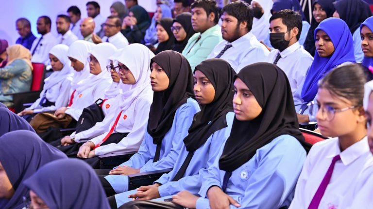 ކޭމްބްރިޖް އައި.ޖީ.ސީ.އެސް.އީ އަދި އެސް.އެސް.ސީ އިމްތިޙާނުގެ “ލޭޓް އެންޓްރީ” ހުޅުވާލައިފި