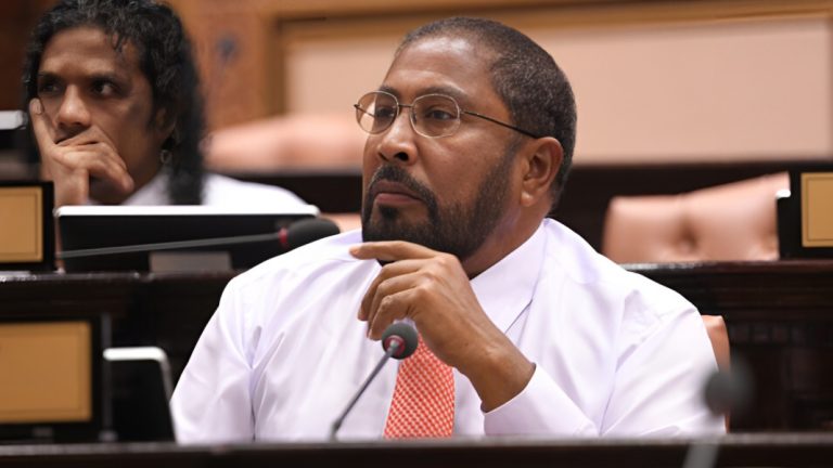އަތޮޅު ކައުންސިލް އުވާލުމަށް ފާސްކުރި އިޞްލާޙަށް ޤާސިމްގެ ތަޢުރީފު