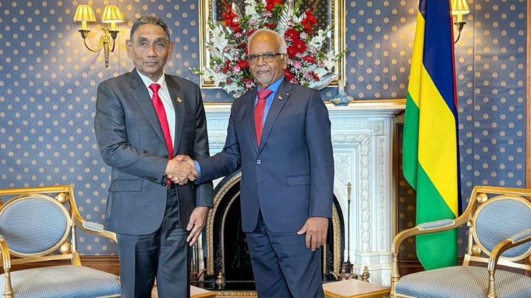 މޮރިޝަސްއިން ރާއްޖެއާއެކު އޮތް ހާރިޖީ ގުޅުންތައް ކަނޑާލައިފި މޮރީޝަސްގެ ރައީސް ރާއްޖެއިން އެގައުމަށް ކަނޑައަޅުއްވައިފައިވާ ސަފީރާ މީގެ ކުރިން ބައްދަލުކުރެއްވުމެއްގެ ތެރެއިން--