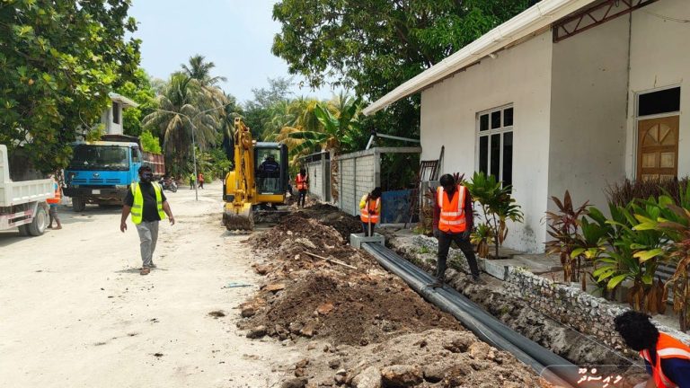 އާރުޑީސީއަށް 150 މުވައްޒަފުން ހޯދަން އިއުލާންކޮށްފި އާރުޑީސީގެ މުވައްޒަފުންތަކެއް މަސައްކަތްކުރަނީ. އެ ކުންފުންޏަށް ގިނަ އަދަދެއްގެ މުވައްޒަފުން ހޯދަން ވަނީ އިއުލާންކޮށްފައި