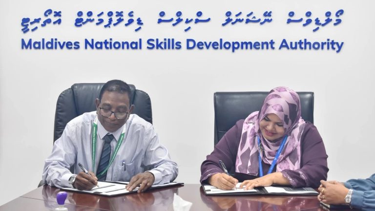 އެމްއެންއެސްޑީއޭ އާއި ދިވެހި ބޭސްވެރިންގެ ޖަމްޢިއްޔާ އާ ދެމެދު ފަހުމުނާމާއެއްގައި ސޮއިކޮށްފި