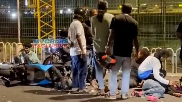 ބްރިޖު ހައިވޭގައި ހިނގި އެކްސިޑެންޓަކާއި ގުޅިގެން 2 މީހަކަށް ފަރުވާދެނީ