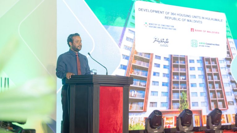 2،000 ފްލެޓް އަޅަން ހަތް ކުންފުންޏަކުން ޝައުގުވެރިކަން ފާޅުކޮށްފި ހައުސިން މިނިސްޓަރު މުއްތަލިބް ވާހަކަދައްކަވަނީ.--