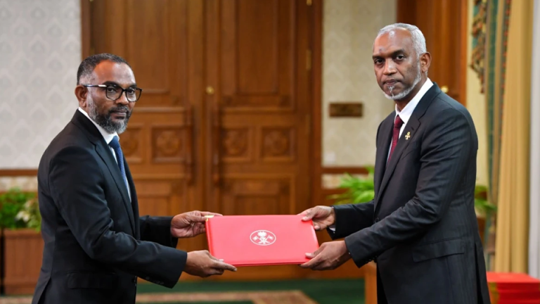 ރައީސް އޮފީހުގެ މިނިސްޓަރު އަލީ އާރިފް