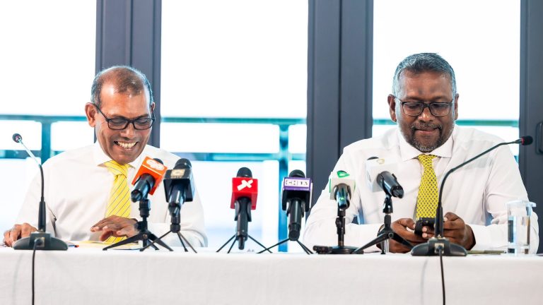 ޗެއާޕާސަން އިންތިހާބުގެ މައްސަލަ ކޯޓަށް ހުށަހެޅީ ނަޝީދުގެ ޓީމަކުން ނޫން: ތަރުޖަމާނު ކުރީގެ ރައީސް މުހައްމަދު ނަޝީދު އަދި ކުރީގެ އިކޮނަމިކް މިނިސްޓަރު ފައްޔާޒް އިސްމާއިލް