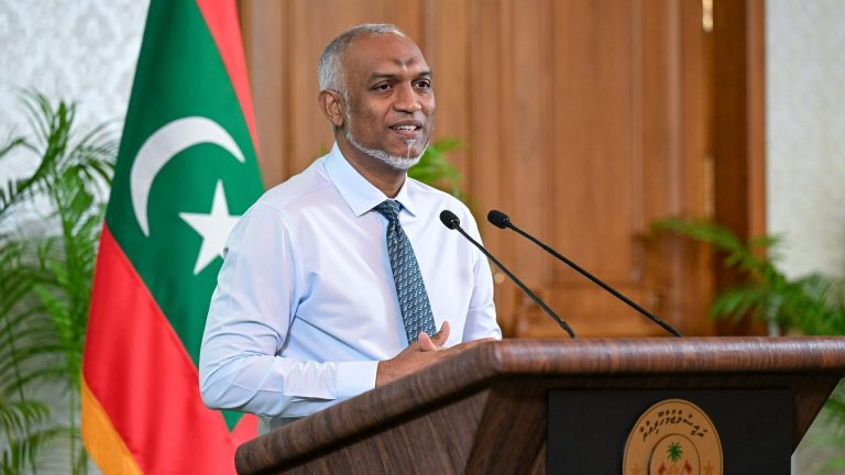 ފެންވަރު ނުބަލައި ސިޔާސީ ގޮތުން ވަޒީފާ ދިނުން ހުއްޓާލައިފިން: ރައީސް ރައީސް ޑރ. މުޙައްމަދު މުއިއްޒު