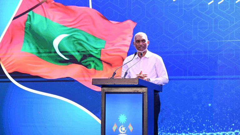 ލަންކާގައި ދިރިއުޅޭ ދިވެހިންނާ ރައީސް މުއިއްޒު ބައްދަލުކުރައްވައިފި ރައީސް ޑރ. މުހައްމަދު މުއިއްޒު