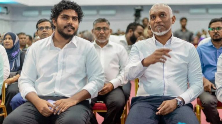 އަަޒާން، ދައުރުގެ އެޑިޓަރު މޫސައަށް އަބުރުގެ ދައުވާކޮށްފި ރައީސް މުއިއްޒު އާއި އަޒާން
