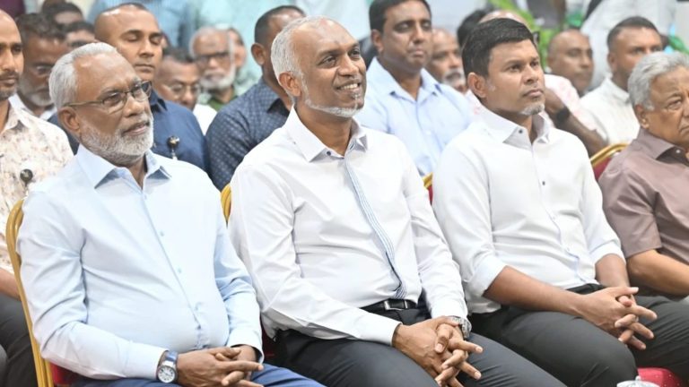 ސެނެޓުން ވަކި ގޮތަކަށް ނިންމަން ރައީސް މުއިއްޒު ހުށައެއް ނާޅުއްވާ: އަބްދުއްރަހީމް އަބްދުއްރަހީމް ރައީސް މުއިއްޒު އާއި ނައީބަރު މުހައްމަދު ހުސައިން ލަތީފް