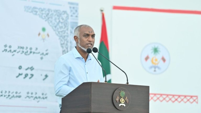 ލ. އަތޮޅުގެ ދެވަނަ އެއާޕޯޓު އިސްދޫގައި އަޅަން ނިންމުމުން މާވަށު ރައްޔިތުން މިއަދު އިހުތިޖާޖަށް ރައީސް މުއިއްޒު ލ. މާވަށް ރައްޔޮތުންނާ ބައްދަލުކުރެއްވުން