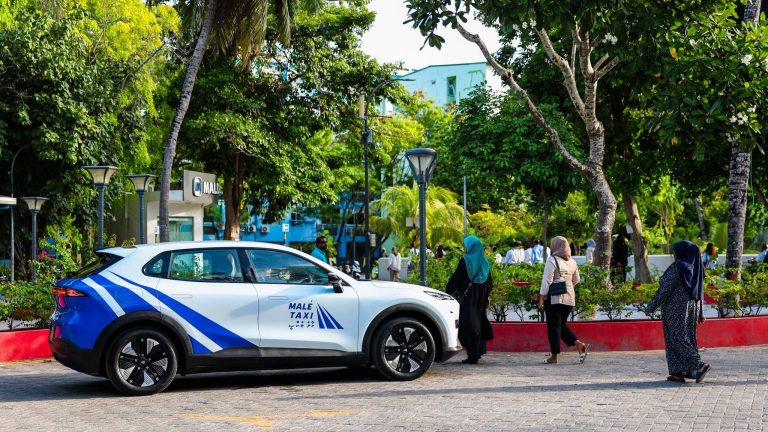 މާލޭ ޓެކްސީ ލައިންގެ ހިދުމަތް ވިލިމާލޭގައި ފަށައިފި މާލޭ ޓެކްސީ ލައިންގެ ހިދުމަތް ވިލިމާލޭގައި ފެށުން-
