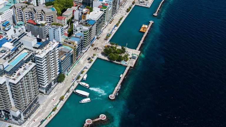 ބޮޑުތަކުރުފާނުމަގުގެ ސެގްމެންޓު 4 އަދި 5 ގައި ތާރު އަޅަން ފަށައިފި ބޮޑުތަކުރުފާނު މަގު
