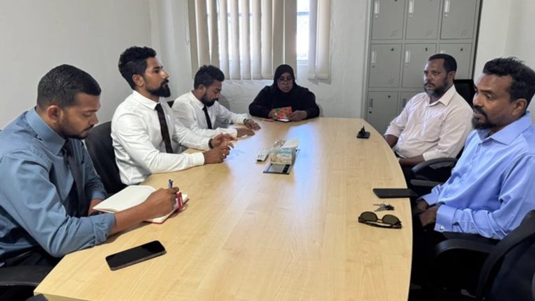 5 މިލިއަން ގަސް އިންދުމުގެ މަޝްރުޢާ ގުޅޭގޮތުން ދިއްދޫގެ “ކުރިމަގު” ޖަމުޢިއްޔާއާ މަޝްވަރާކޮށްފި
