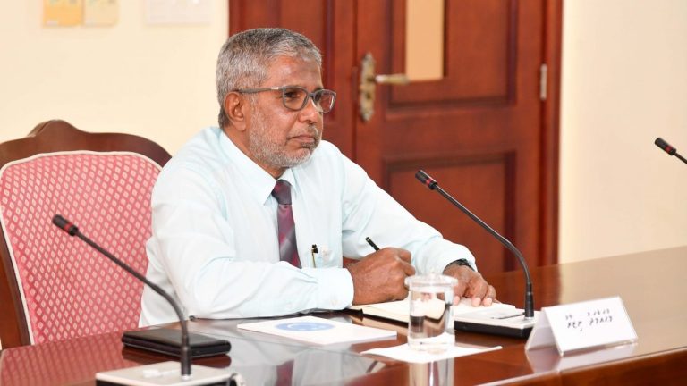 ޕީސީބީގެ ރައީސްކަމަށް މުޙައްމަދު ނިޒާރު އައްޔަންކުރުމަށް މަޖިލީހުން ރުހުން ދީފި ޕީސީބީގެ ރައީސް ނިޒާރު މިއަދުގެ ކޮމިޓީގައި: އޭނާ އަށް މަޖިލީހުން މިއަދު ވަނީ ރުހުން ދީފައި --- ފޮޓޯ: މަޖިލިސް
