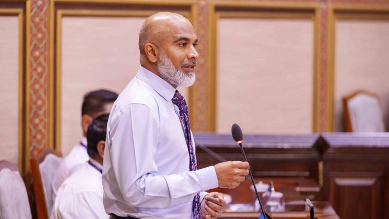 “ކޫލް ސްކޫލް” ޕްރޮޖެކްޓްގެ %61 މަސައްކަތް ނިމިއްޖެ: އެޑިއުކޭޝަން މިނިސްޓަރު އެޑިޔުކޭޝަން މިނިސްޓަރު ޑރ. އިސްމާއިލް ޝަފީއު ވާހަކަ ދައްކަވަނީ-- ފޮޓޯ: މަޖިލިސް