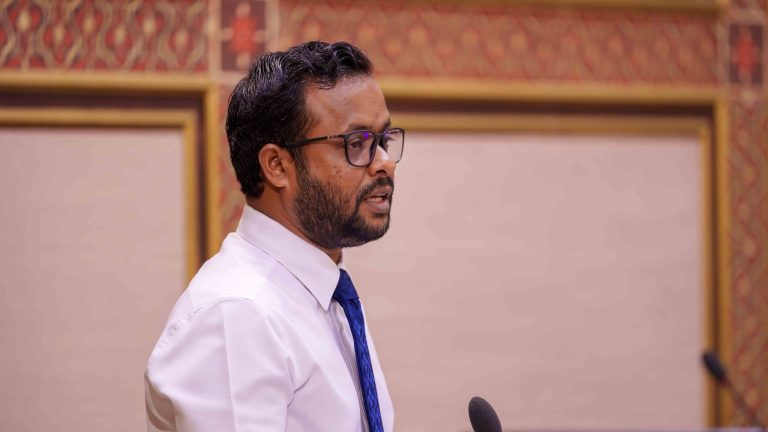 މެންބަރު ސޯބެ އައްޑޫ ބަހުރުވައިން ކުރެއްވި ސުވާލަށް މިނިސްޓަރު މުއްތަލިބު ހުވަދޫ ބަހުރުވައިން ޖަވާބު ދެއްވައިފި މިނިސްޓަރ އޮފް އިންފްރާސްޓްރަކްޗަރ، ހައުސިންގ އެންޑް އަރބަން ޑިވެލޮޕްމަންޓް ޑޮކްޓަރ ޢަބްދުﷲ މުއްތަލިބް