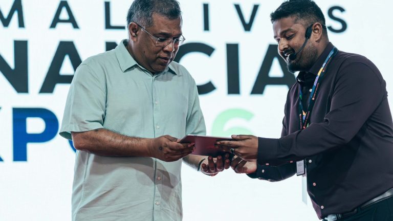 ކްރެޑިޓް ކާޑުން ކުރާ ވިޔަފާރިތަކަށް ބަހާލައިގެން ފައިސާ ދެއްކޭ “ބީއެމްއެލް ސްޕްލިޓް ޕޭ” ތައާރަފްކޮށްފި