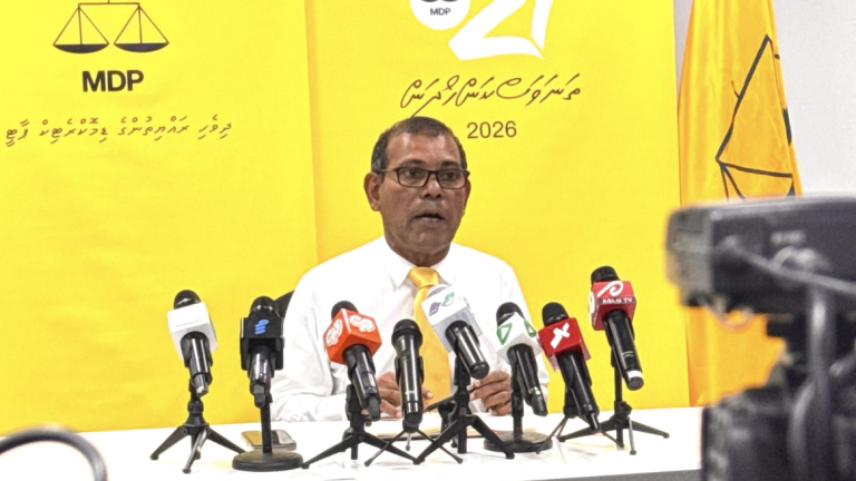 ޗެއާޕާސަންގެ މަގާމުގައި ހުރެ ރިޔާސީ ޕްރައިމަރީގައި ވާދަކުރުން ރަނގަޅެއް ނޫން: ނަޝީދު އެމްޑީޕީގެ ޗެއާޕާސަން ނަޝީދު ނޫސްވެރިންނާ ވާހަކަދައްކަވަނީ