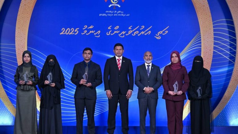 މަތީ އަރުތަވެރިންގެ އިނާމު 2025 – ތިންވަނަ ދަންފަޅީގައި 304 ދަރިވަރަކު އިނާމު ހާސިލްކޮށްފި
